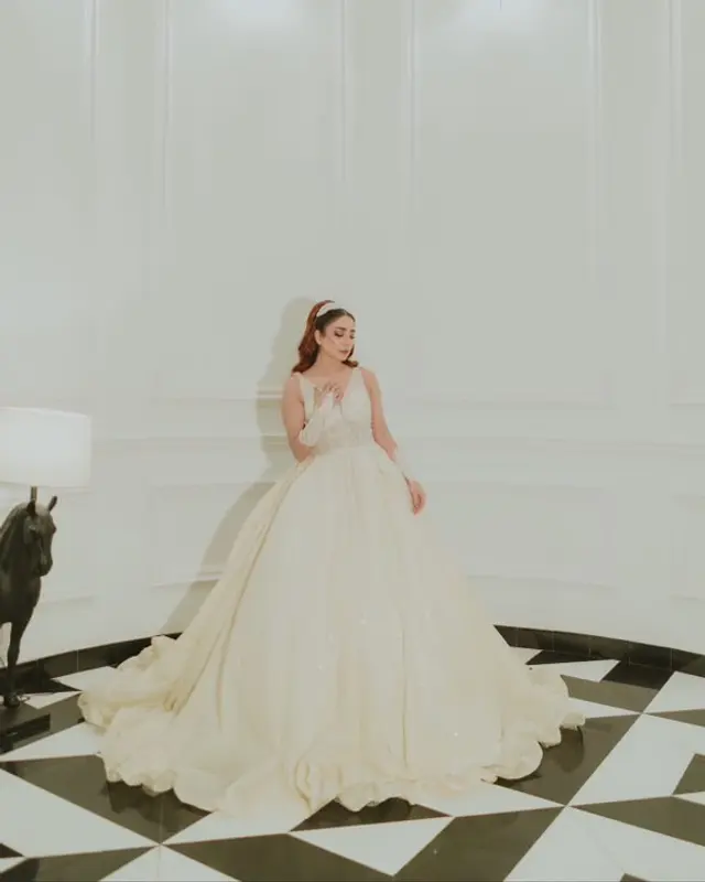Maria Zeb, bridal photo