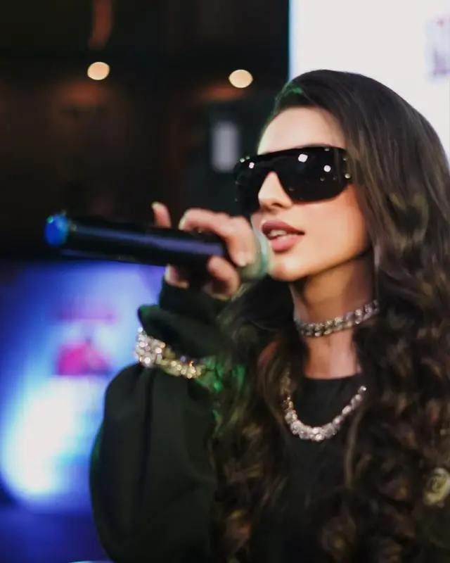 Maria Zeb as a singer